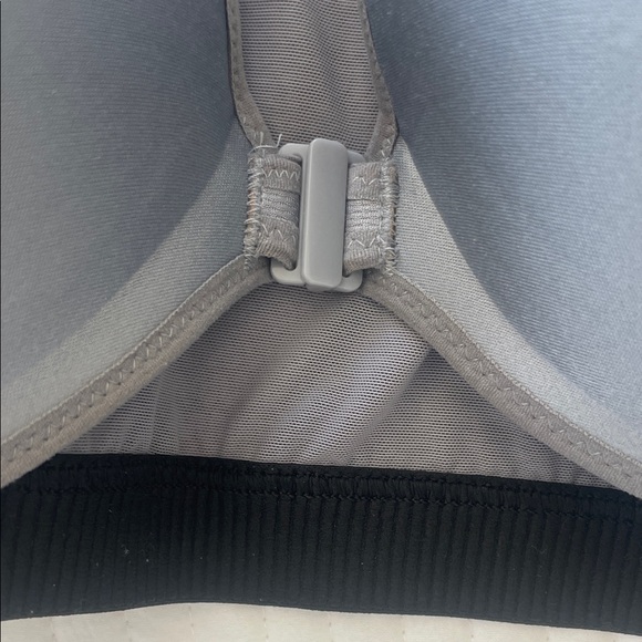 Women's Zipper Front Sports Bra - Black and Gray - Picture 6 of 8